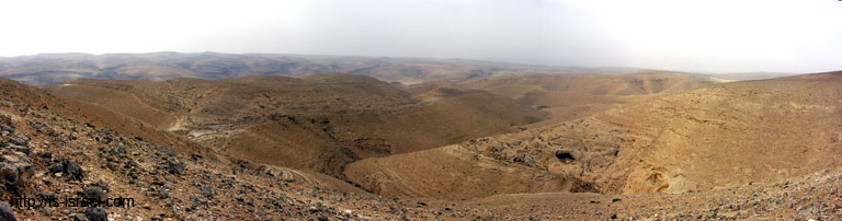 Вид на горы Димоны и ущелье ручья (нахаль) Димона