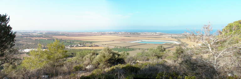 Вид с заповедника Хар ха-Кармель на прибрежную полосу и Средиземное море