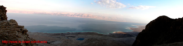 Вид на Мертвое море и Иорданские горы
